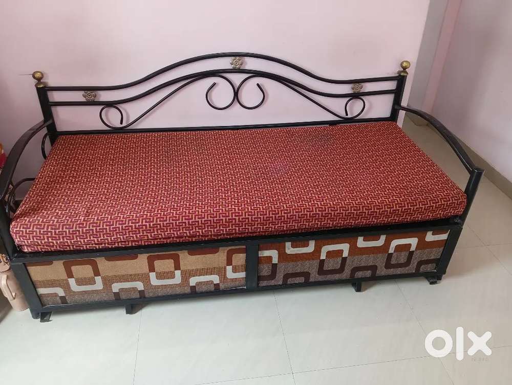 Sofa come bed