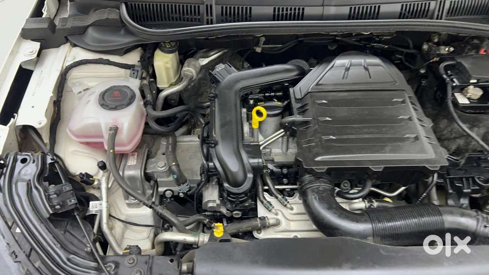 Skoda Slavia Ambition 1.0l Tsi At, 2022, Petrol