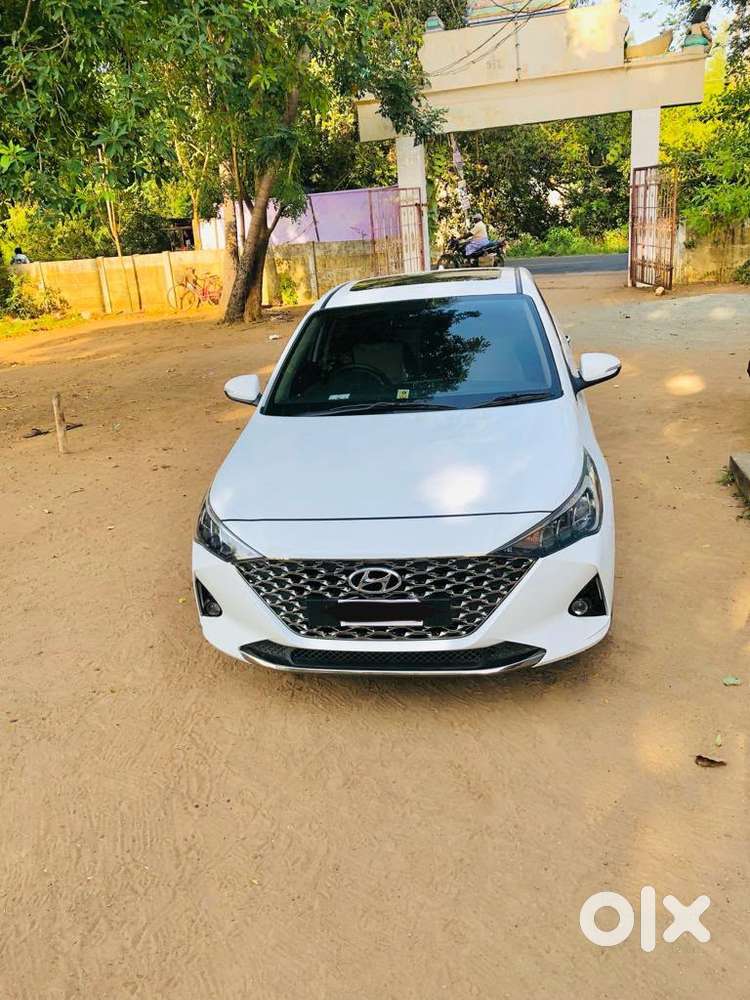 Hyndai Verna Petrol Manul, Butter Smooth Engine , Milage 18 To 20km/l