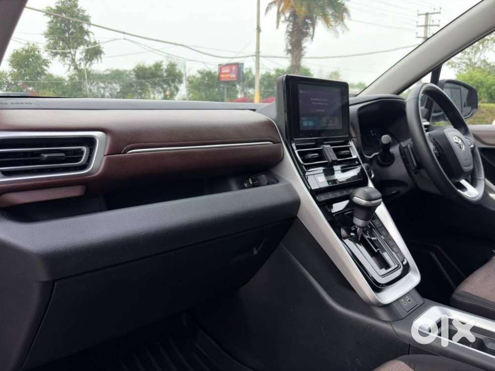 Toyota Innova Hycross 2.0 Vx Hybrid 7 Str, 2025, Petrol