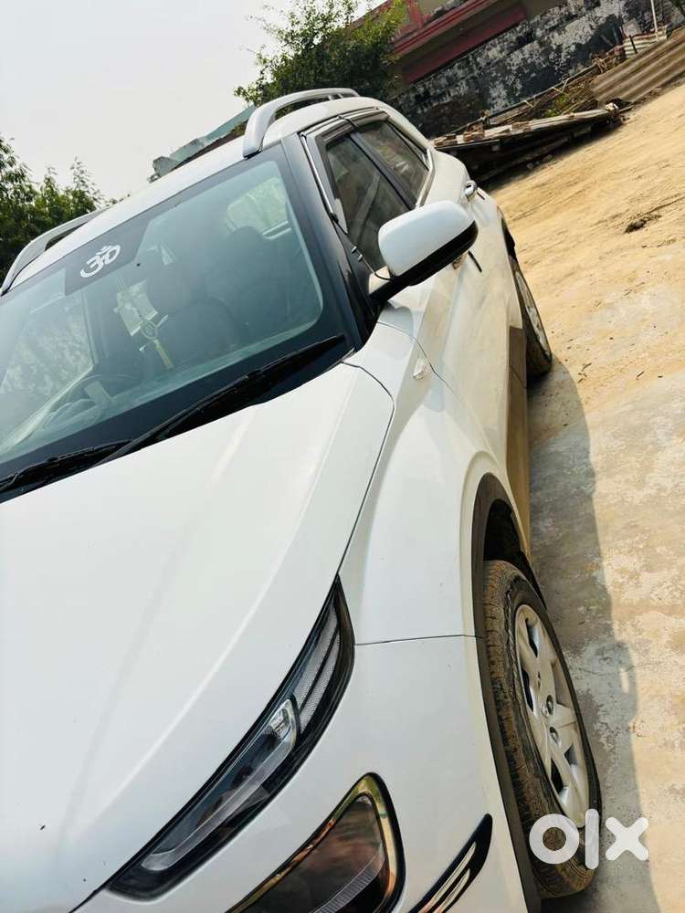 Hyundai Venue 2021 Petrol 42000 Km Driven