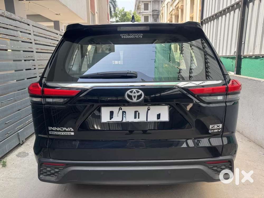 Toyota Innova Hycross 2.0 Zx (o) Hybrid 7 Str, 2025, Petrol