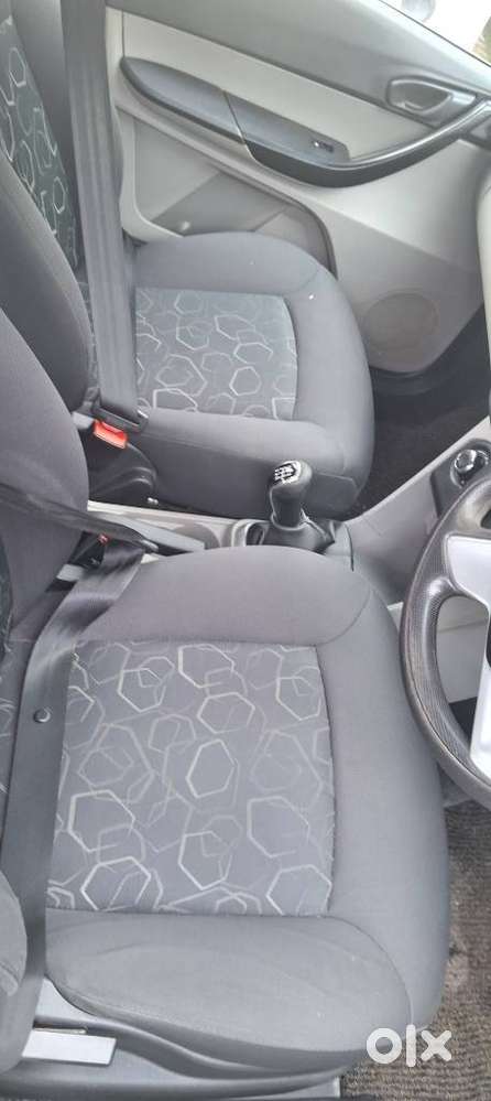 Tata Tiago 1.2 Revotron Xt (o), 2017, Petrol