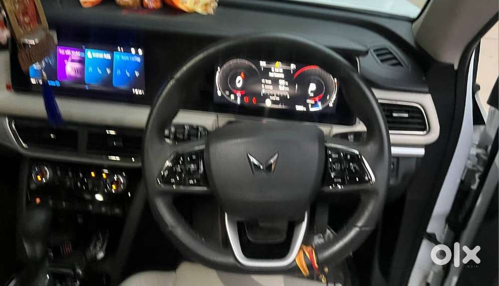 Mahindra Xuv700 2.2 Ax 7 Diesel At Str, 2025, Diesel