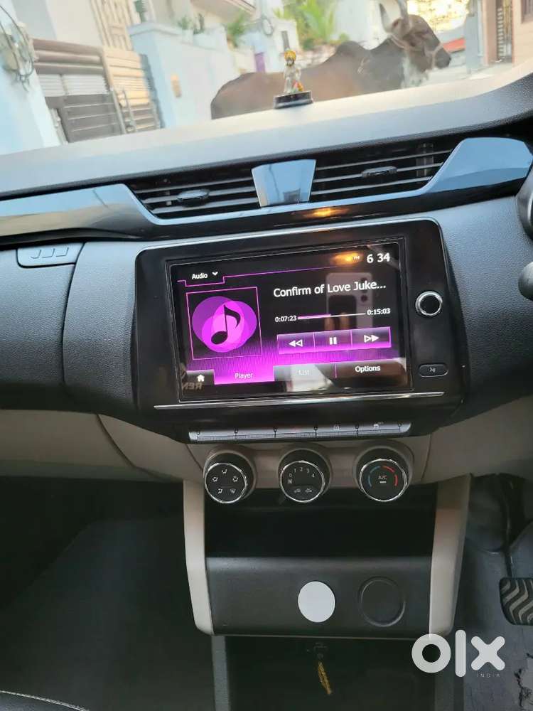 Renault 7-seater Car Showroom Condition