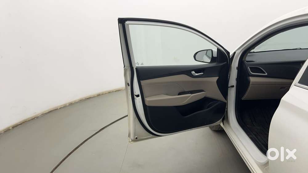 Hyundai Verna [2015-2017] Fluidic 4s 1.6 Crdi Sx (o) At, 2017, Petro..