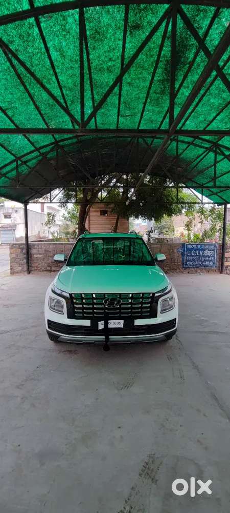 Hyundai Venue 2025 Petrol 11000 Km Driven