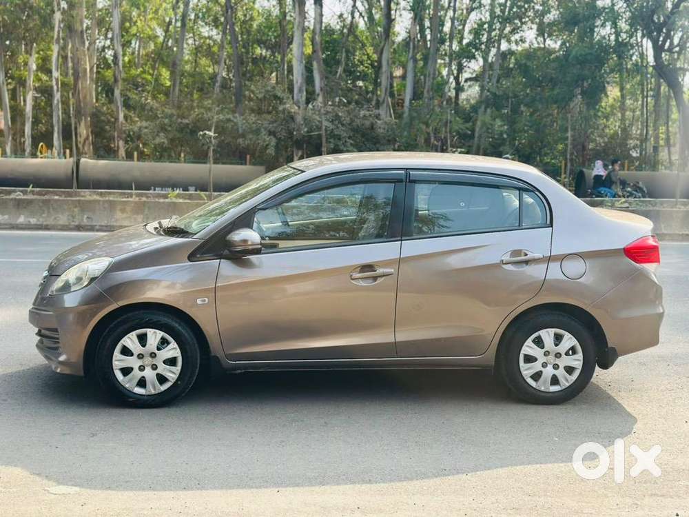 Honda Amaze 2015 Petrol Good Condition \\ First Owner Full Insurance