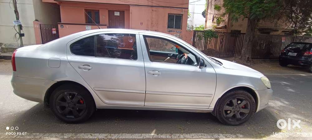 Skoda Laura Ambiente 2.0 Tdi Cr Manual, 2010, Diesel