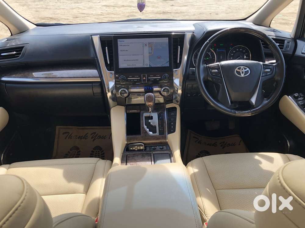 Toyota Vellfire 2.5 Executive Lounge, 2023, Cng & Hybrids