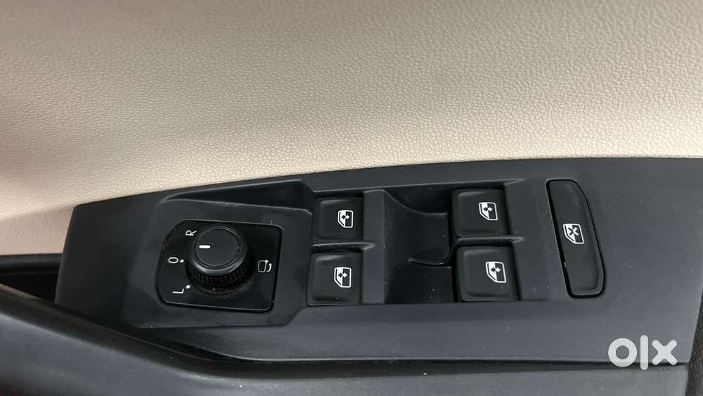 Skoda Slavia 1.0 Ambition Tsi At, 2022, Petrol