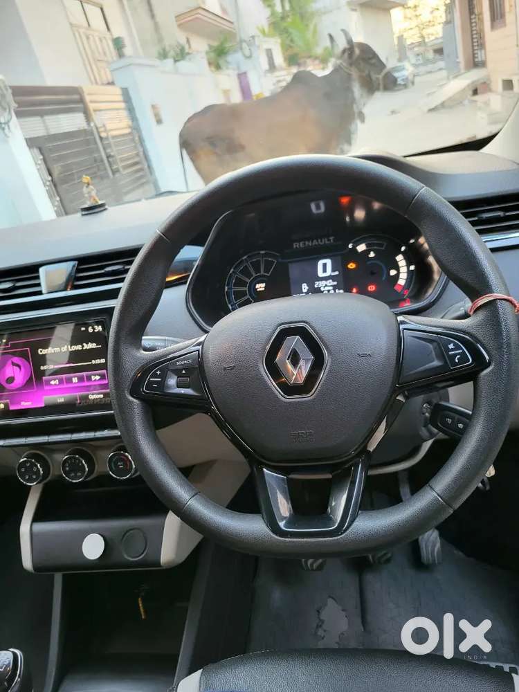 Renault 7-seater Car Showroom Condition