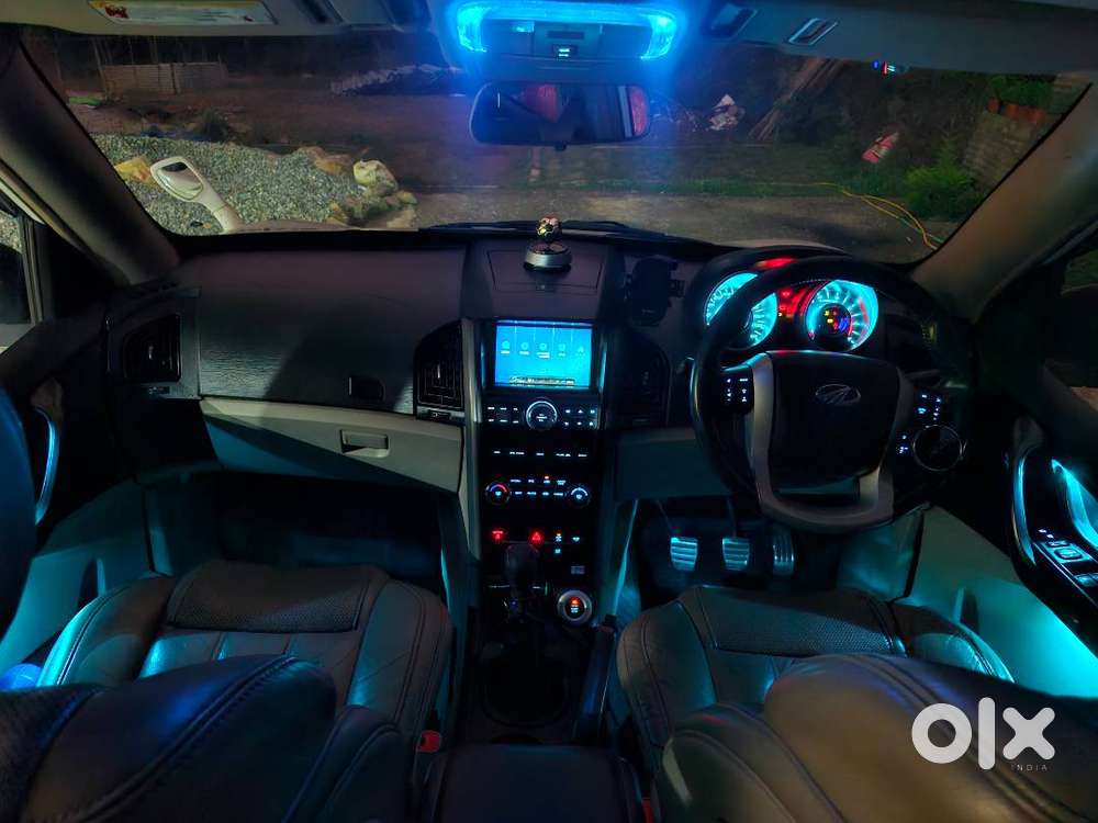 Xuv 500 W10 Well Maintained, Urgent Sell