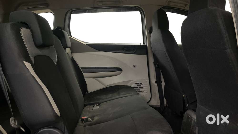 Renault Triber 1.0 Rxe, 2023, Petrol