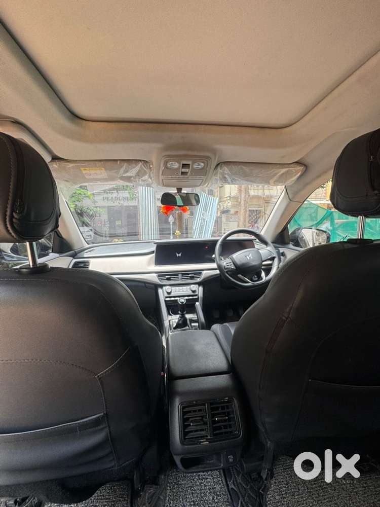 Mahindra Xuv700 2022 Year Petrol Manual Car