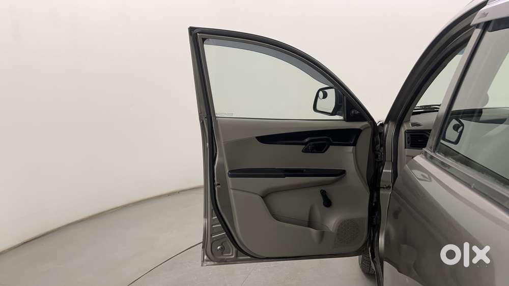 Mahindra Kuv 100 2016-2017 Mfalcon G80 K2, 2016, Petrol