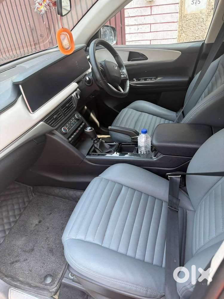 Mahindra Xuv700 Ax7 2024 Top Model