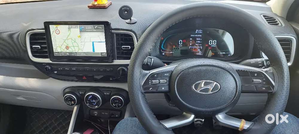 Hyundai Venue 2023 Petrol Well Maintained With Service Record