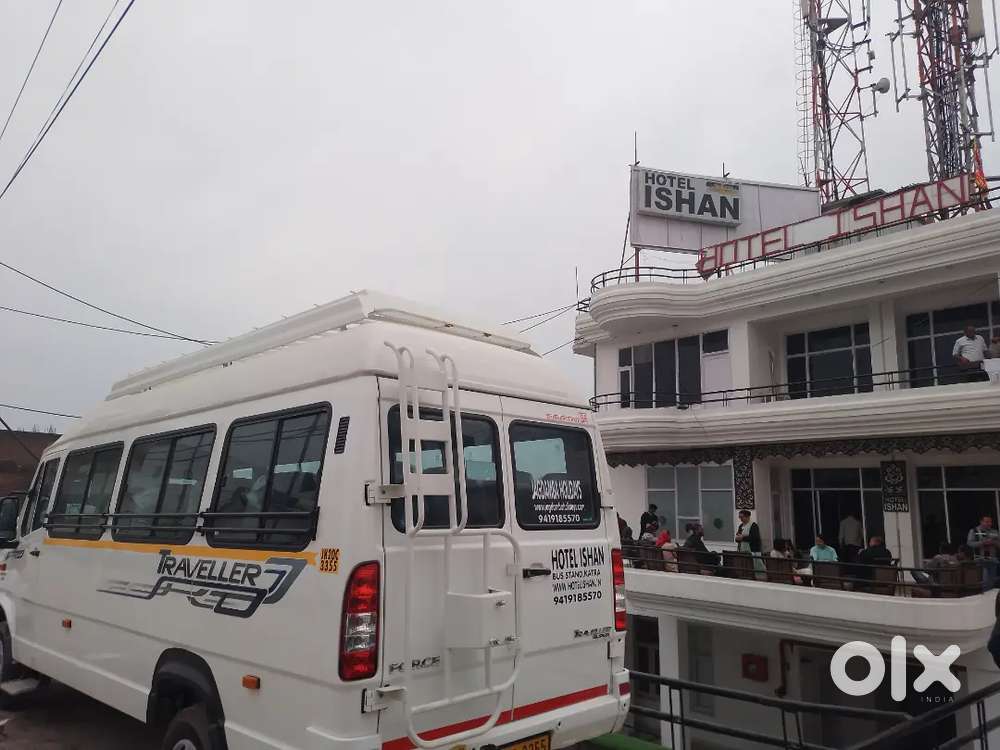 17 Seater Tempo Traveller