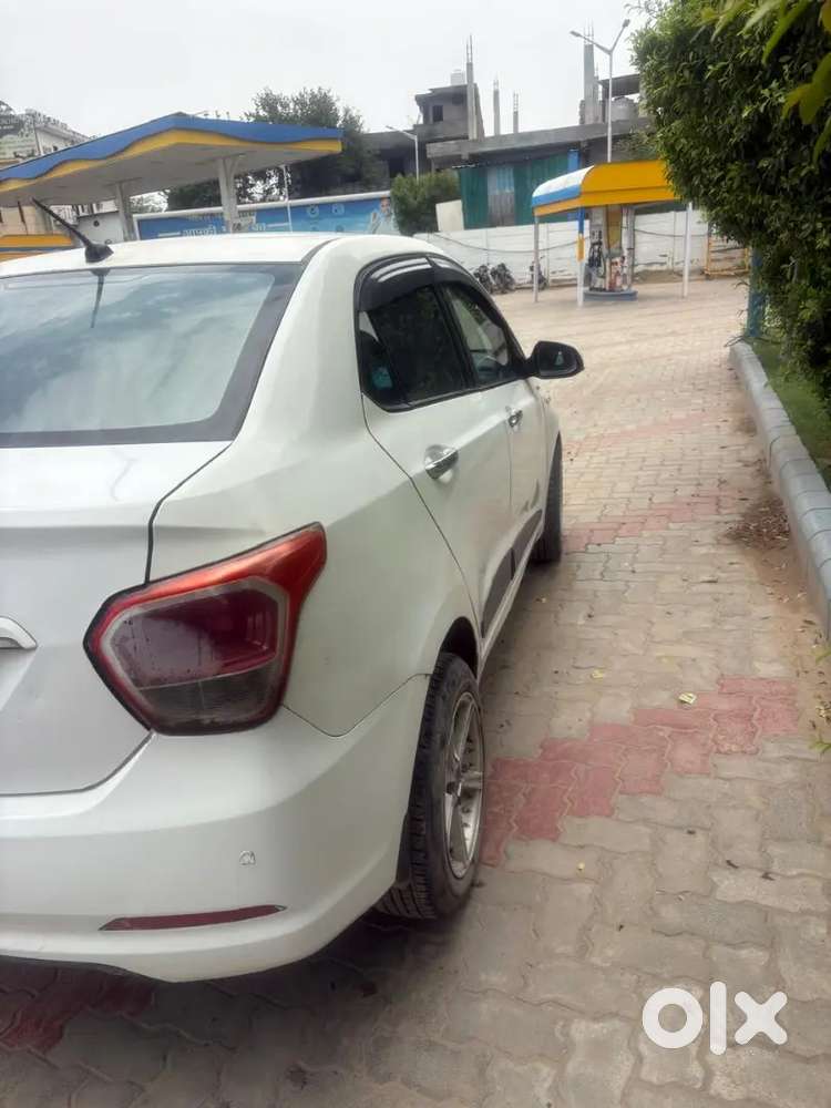 Hyundai Xcent Base 2017