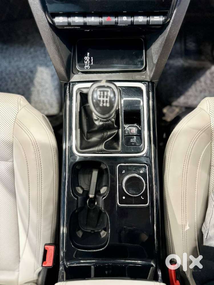 Mahindra Xuv700 2.2 Ax 7 Diesel Mt Luxury Pack Str, 2025, Diesel