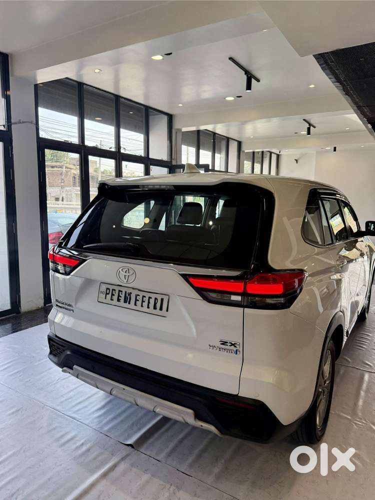 Toyota Innova Hycross 2.0 Zx (o) Hybrid 7 Str, 2024, Cng & Hybrids