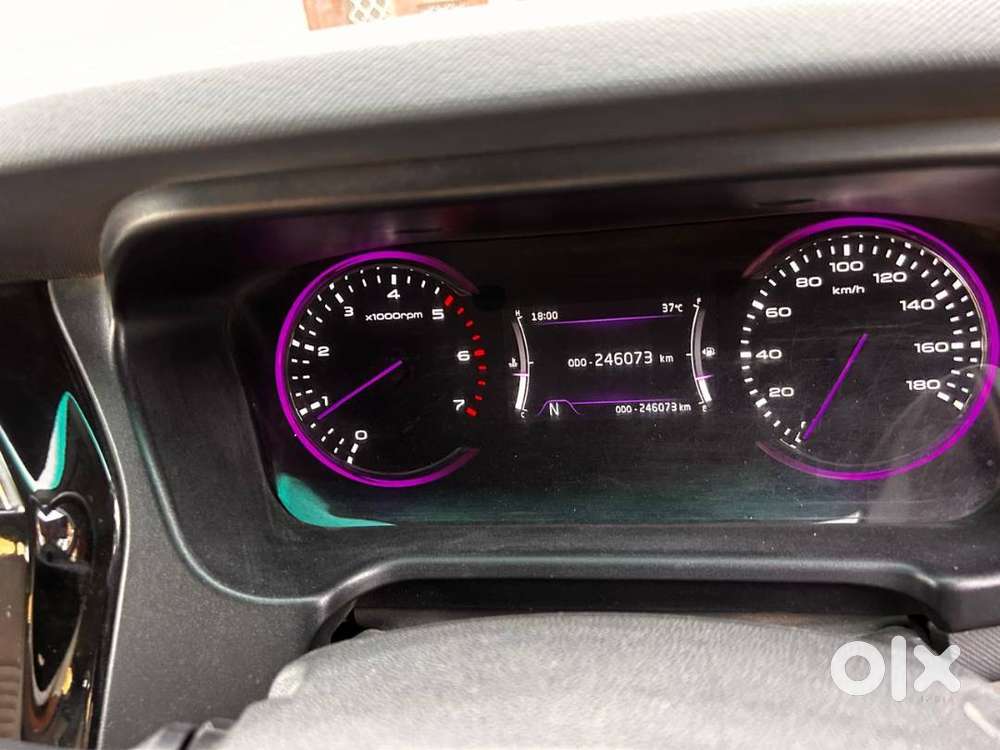 Mahindra Marazzo M6 2019