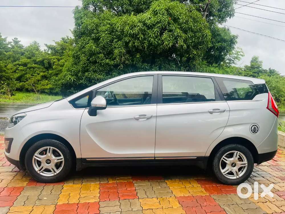 Mahindra Marazzo M6 2018