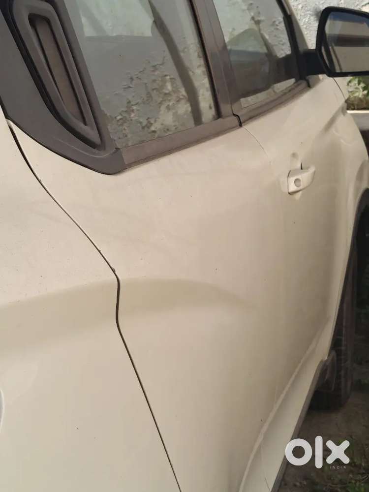 Mahidra Kuv 100 Car