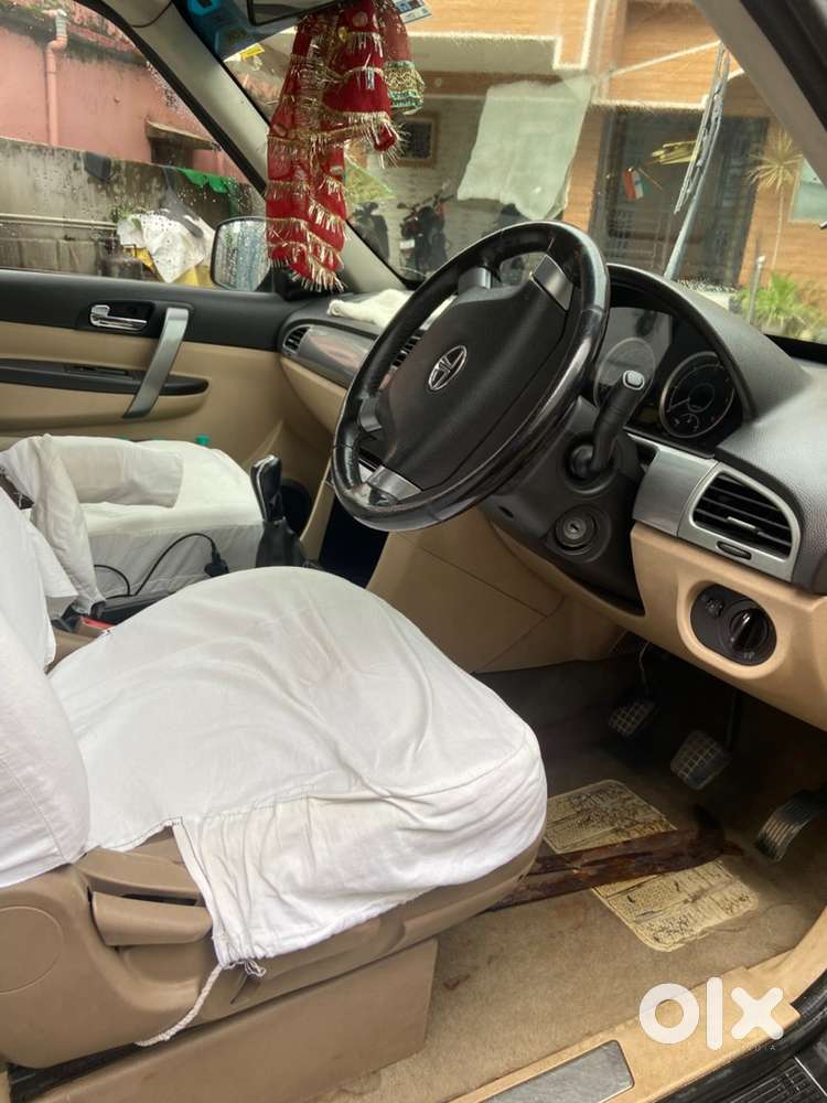 Tata Safari Storme 2015