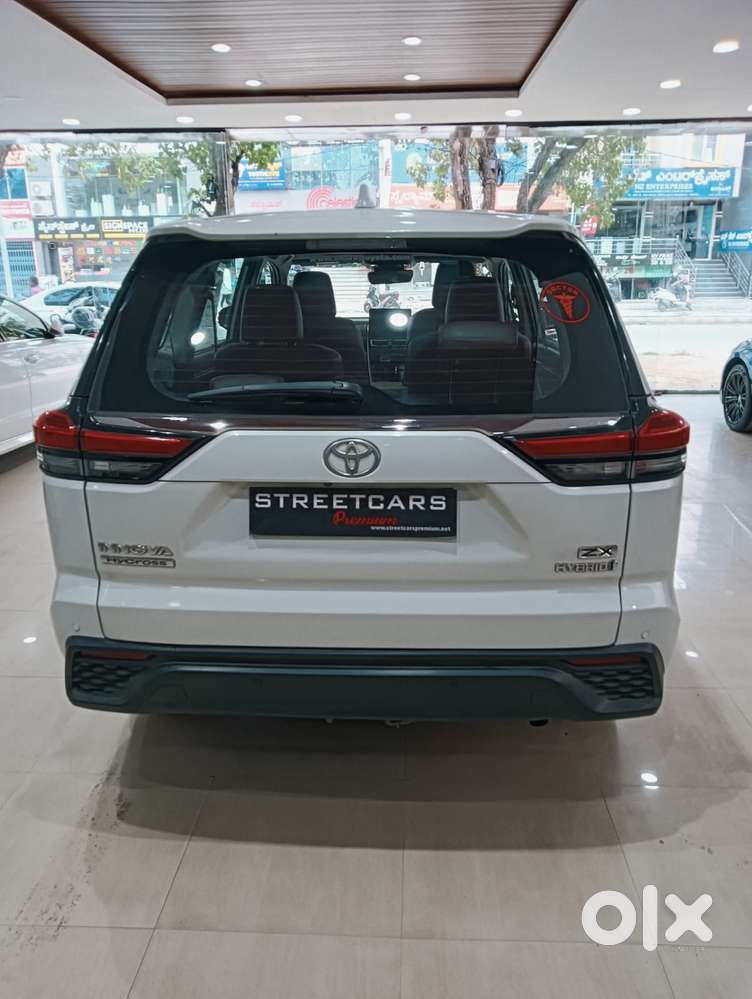 Toyota Innova Hycross 2.0 Zx (o) Hybrid 7 Str, 2023, Petrol