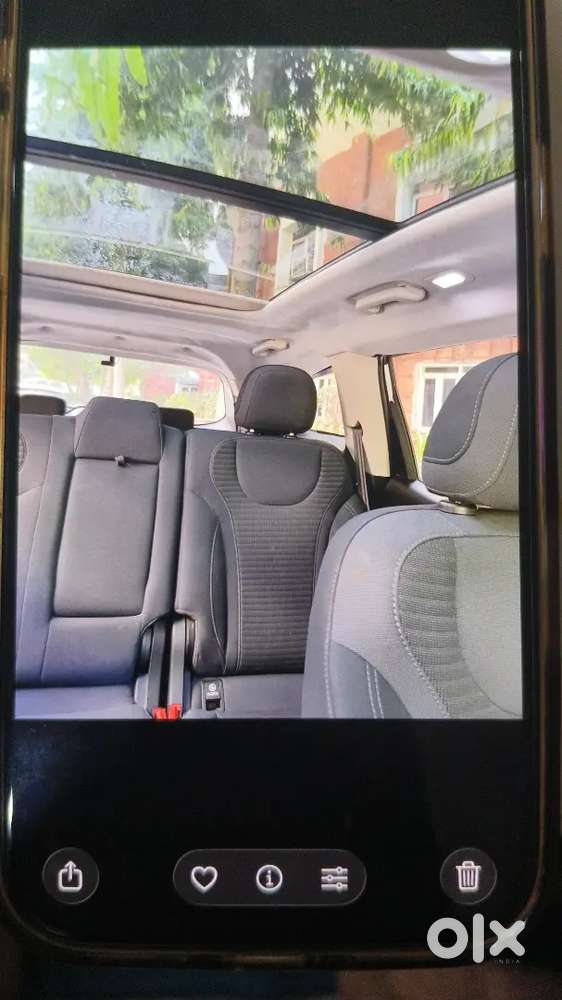 Mahindra Xuv700 2023 Petrol 25851 Km Driven