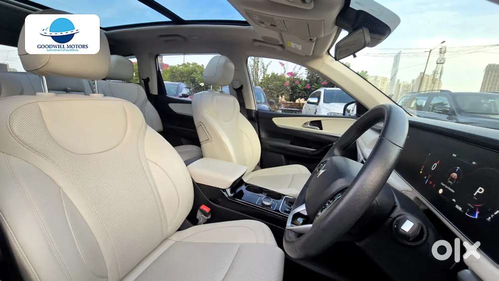 Mahindra Xuv700 2.2 Ax 7 Diesel At Luxury Pack Str, 2024, Diesel