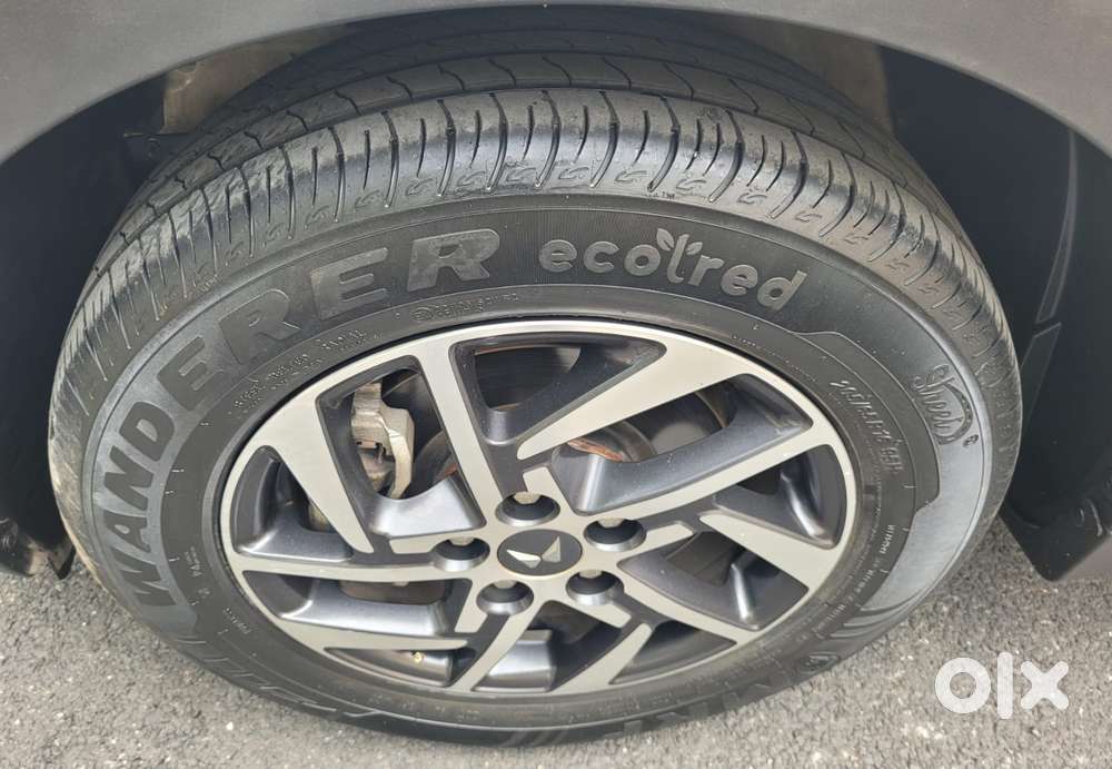 Mahindra Xuv300 1.2 W8 (o) Amt Petrol, 2023, Petrol