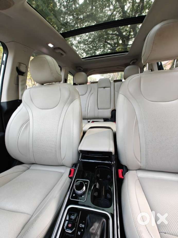 Mahindra Xuv700 2.0 Ax 7 Petrol At Luxury Pack Str, 2022, Petrol