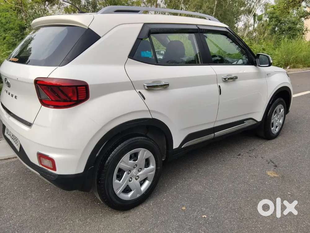 Hyundai Venue S Petrol 2021only 23000km Run Showroom Condition