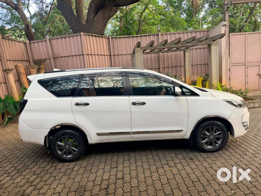 For Sale: Toyota Innova Crysta 2.4 G Diesel (7-seater Captain Seats)