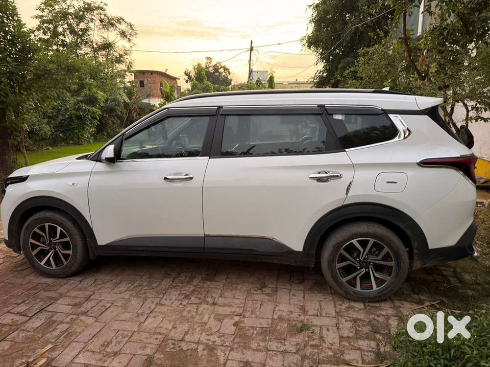 Kia Carens Petrol 2023 Only 23000km Driven Petrol