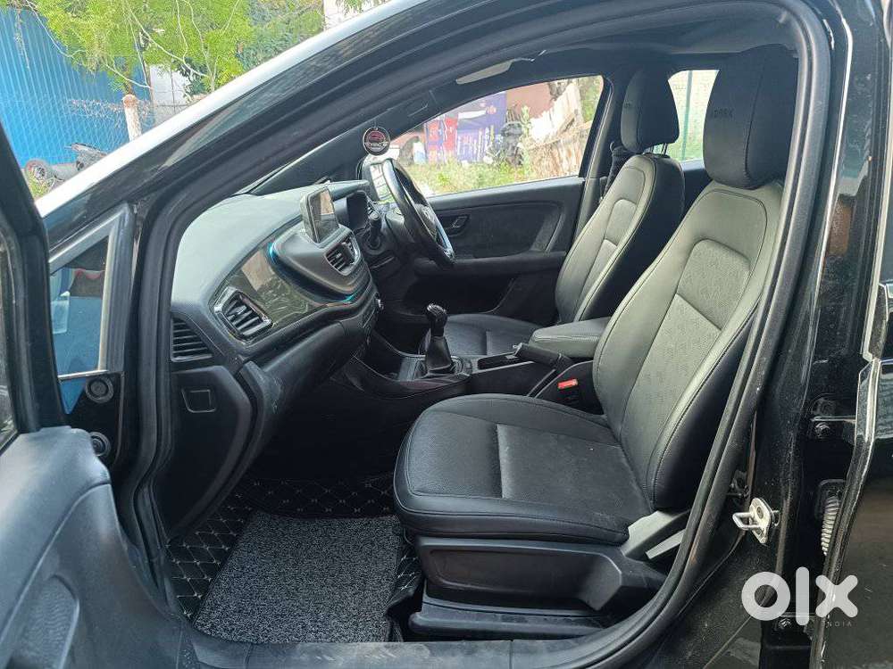Tata Altroz 1.2 Xz Plus Dark Edition, 2023, Petrol