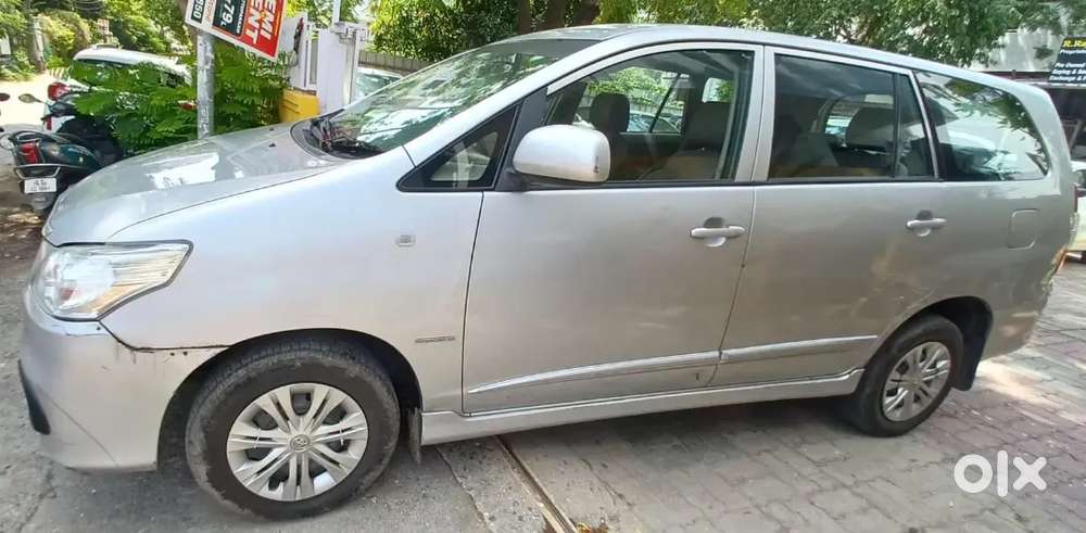 Toyota Innova 2.0 Petrol 2014