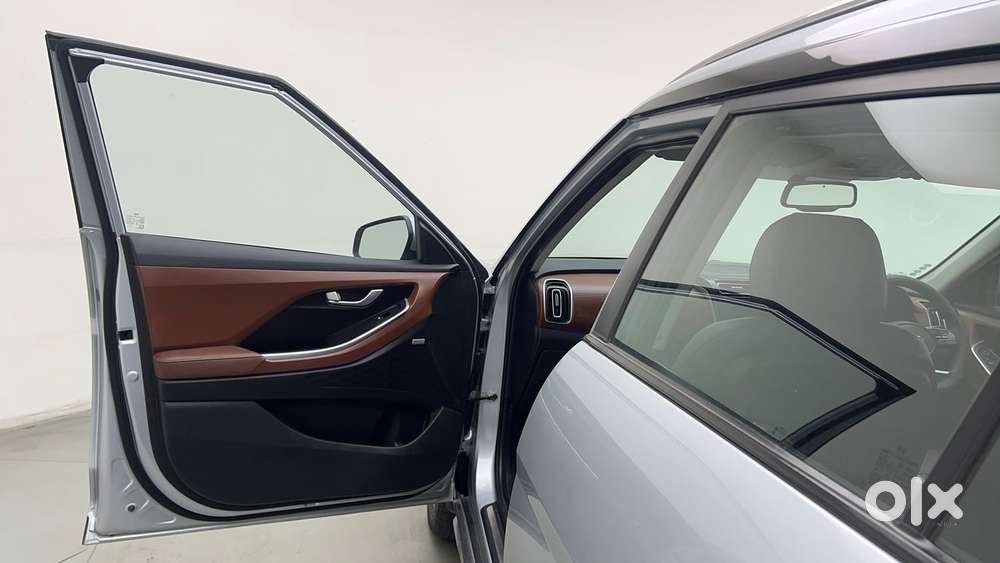 Hyundai Alcazar Platinum 7 Str 1.5 Turbo Petrol Adventure, 2023, Pet..