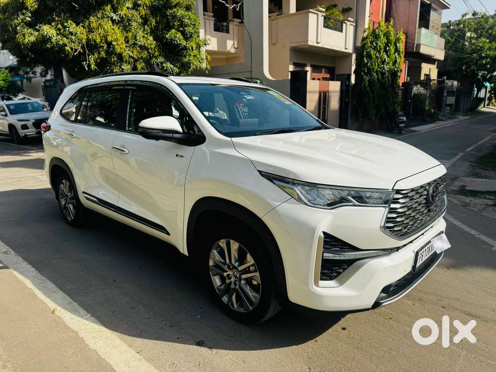 Toyota Innova Hycross 2.0 Zx (o) Hybrid 7 Str, 2025, Petrol