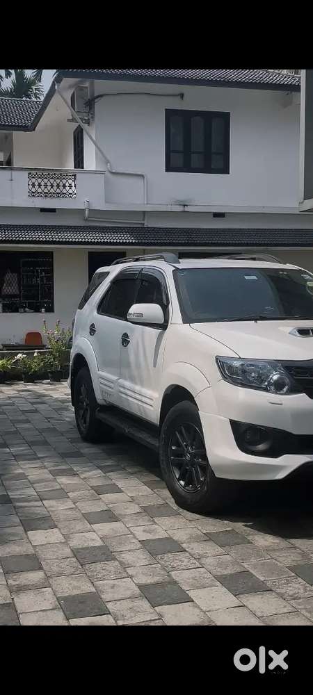 Toyota Fortuner 2015 Diesel 150000 Km Driven