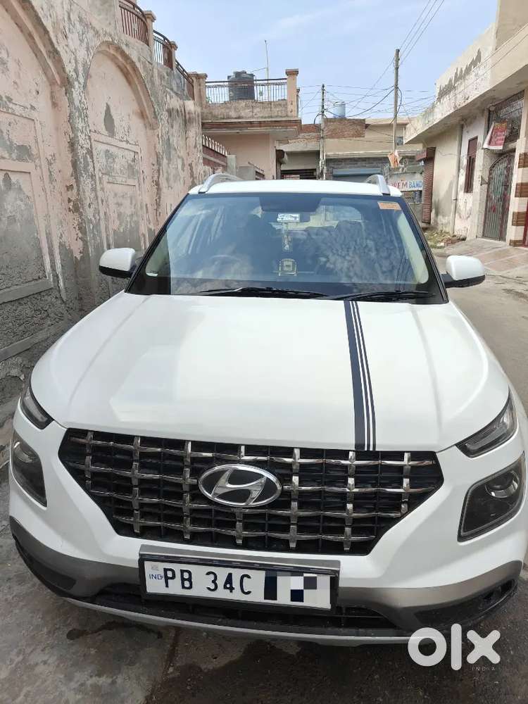 Hyundai Venue 2021 Diesel Well Maintained