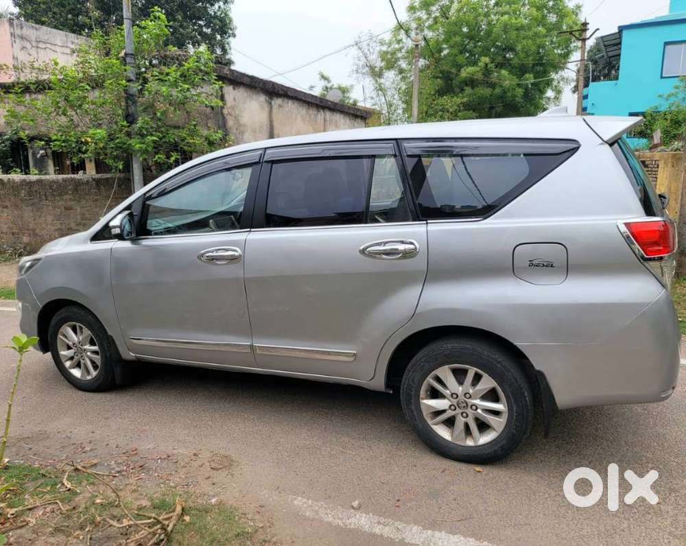 Toyota Innova Crysta 2.4 V 8 Str, 2016, Diesel