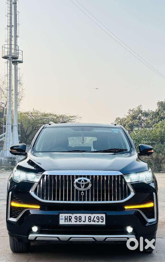 Toyota Innova Hycross