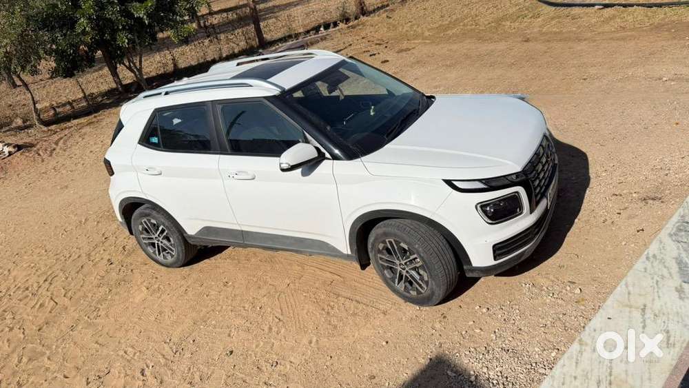 Hyundai Venue 2024 Diesel Well Maintained