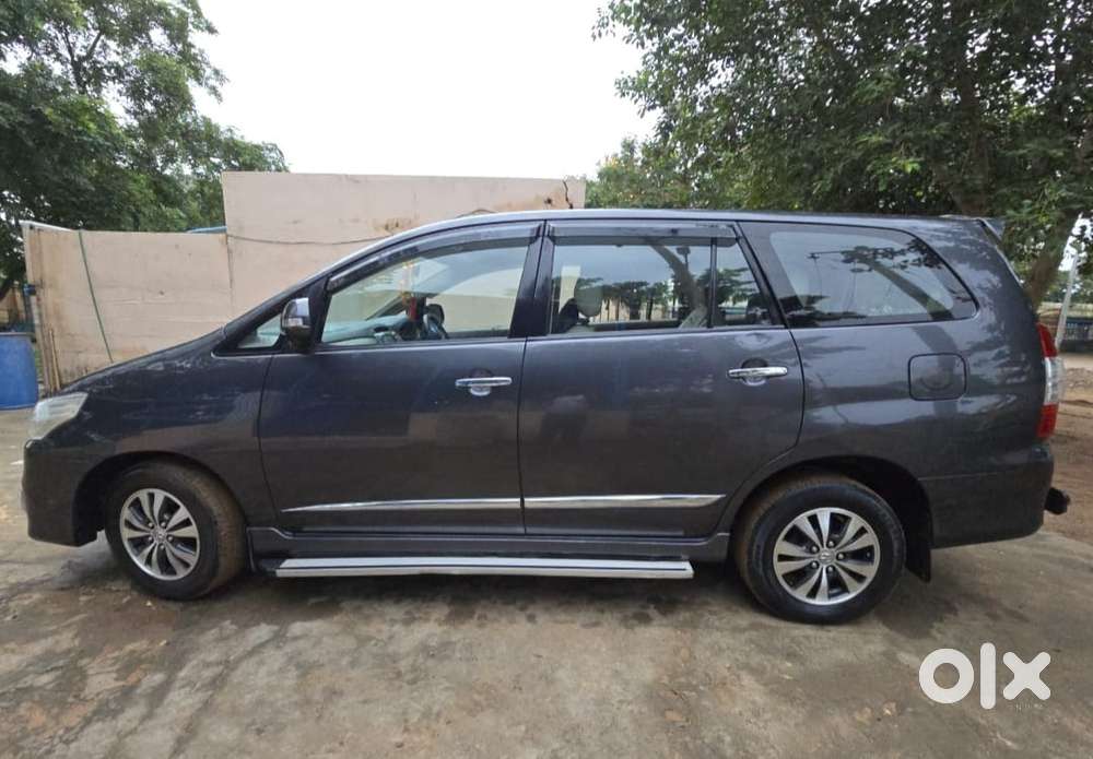 Toyota Innova 2.5 Vx (diesel) 8 Seater Bs Iv, 2015, Diesel