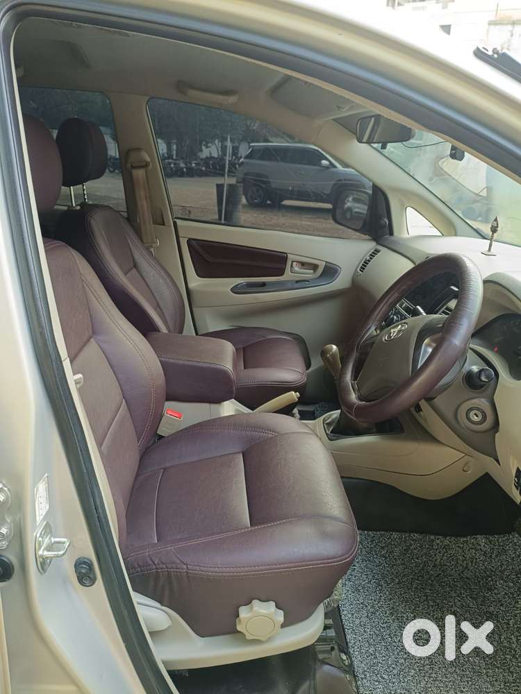 Toyota Innova 2.5 G (diesel) 8 Seater Bs Iv, 2014, Diesel