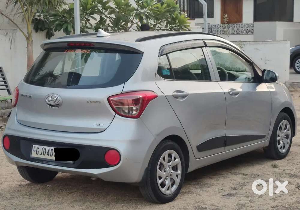 Hyundai Grand I10 Sportz Petrol/cng Showroom Condition